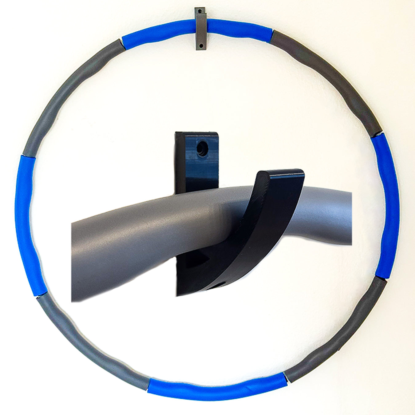 Wand Halterung Halter für Hula Hoop Reifen in Schwarz/Silber/Weiß aus Kunststoff (Schwarz)