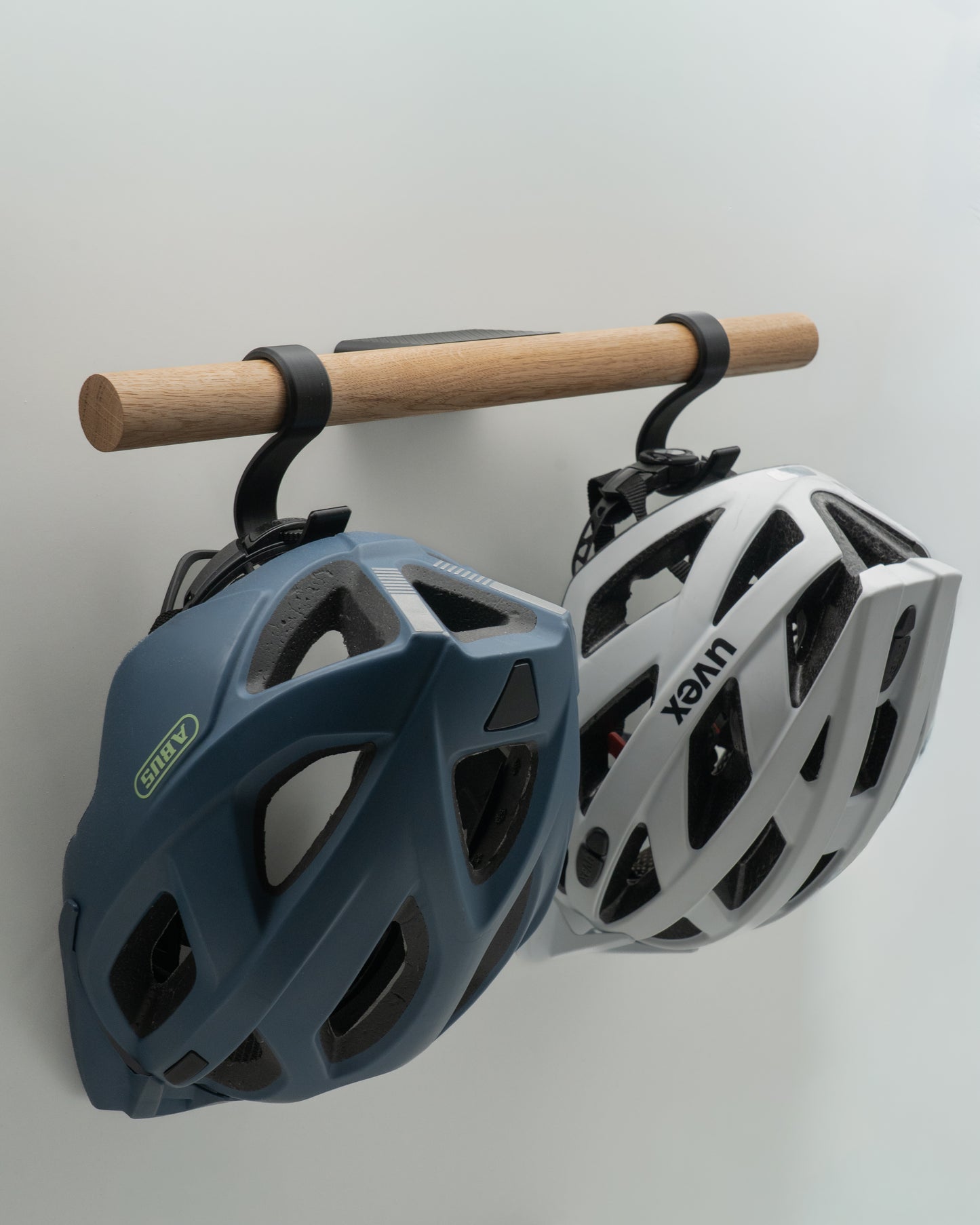 Fahrradhelm Wand Halter aus Eiche - Wandhalterung mit modernem Design – (Schwarz/Natur Eiche)