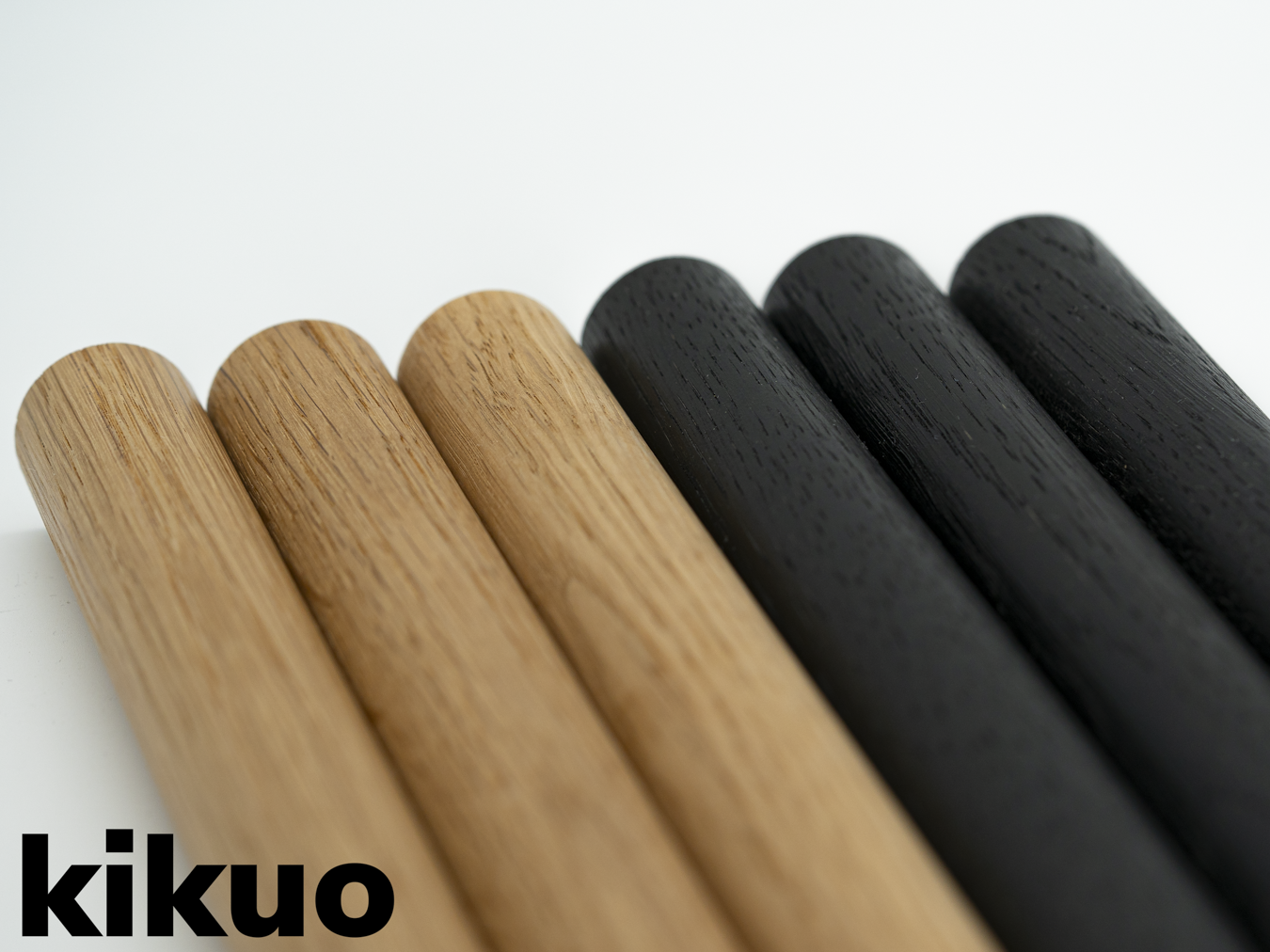 kikuo Premium Fahrradhelm Halter aus Natur Eiche/Weiß – Inkl. Montagematerial (Weiß - Natur Eiche)