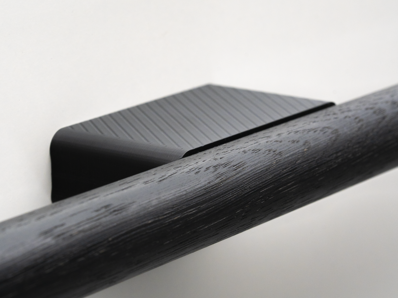Fahrradhelm Wand Halter aus Eiche - Wandhalterung mit modernem Design (Schwarz - Eiche Schwarz)